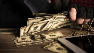 Bakıda evdən 4 400 manat pul oğurlandı