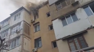 Bakıda yaşayış binası yanır - VİDEO 