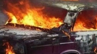 Avtomobili düzəldərkən maşın alışdı, usta yandı 