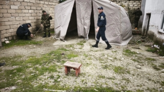 Şabranda evi yararsız hala düşən ailə üçün müvəqqəti çadır quruldu - FOTO