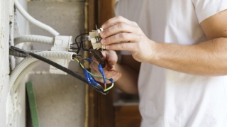 Gədəbəydə 17 yaşlı oğlanı elektrik cərəyanı vuraraq öldürüb