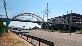 Bakıda qəribə yerüstü keçid:  Ya hotelə aparır, ya da ölümə - VİDEO 