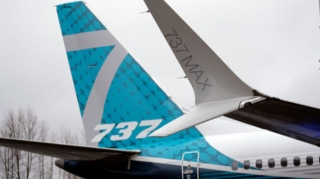 На самолетах Boeing обнаружили незатянутые болты на дверях: акции компании резко упали 