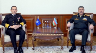 Zakir Həsənov NATO kontr-admiralı ilə Ermənistanla sərhəddəki vəziyyəti müzakirə etdi - FOTO 