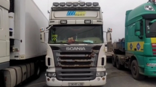 Yük maşınına projektor quraşdırıb heyvan şəkli çəkdirən sürücü cəzalandırıldı   - VİDEO - FOTO