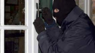 Salyanda maskalı şəxslər evlərə basqın edib