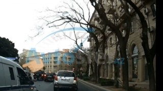 В Баку водитель инкассатарского автомобиля совершил автохулиганство  - ВИДЕО