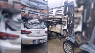 Avtomobil yük maşınının altında qaldı, ata və 8 yaşlı qızı öldü  - VİDEO