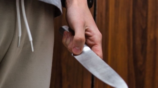 Anası işdən çıxarılan yeniyetmə bıçaq və qumbaralarla məktəbə hücum etdi 