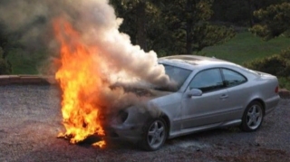 Bakıda “Mercedes” yandı