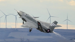 Турецкий беспилотный самолет KIZILELMA впервые уничтожил воздушную цель 