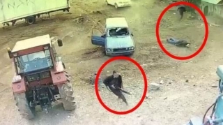 Maşını insanların üstünə sürdülər:  dəhşətli dava kameralara düşdü  - VİDEO