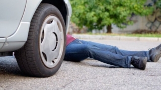 Yevlaxda piyadanı maşın vurdu 