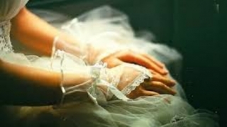 Azərbaycanda gəlin toy günü  özünü asdı