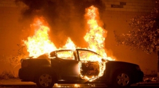 Ağsuda “Chrysler” yanıb