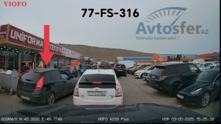 В Баку водитель проехал против движения и попал на камеру - ВИДЕО 