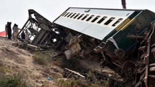 Pakistanda qatarların toqquşması zamanı ölən və xəsarət alanların sayı artıb  - FOTO