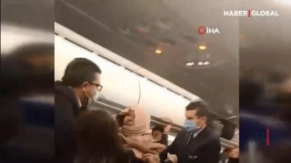 Təyyarədə dava-dalaş səbəbindən uçuş beş saat gecikdi  - VİDEO