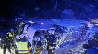 Milli həndbol komandasını daşıyan avtobus aşdı 