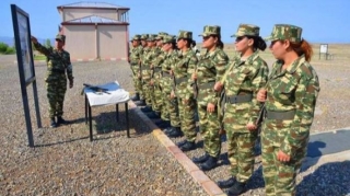 Hərbçi qadınların ehtiyatda olma yaş həddi ləğv olunur