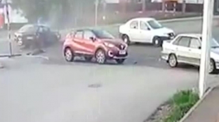 Vəsiqəsi əlindən alınan sürücü 2 nəfərin ölümünə səbəb oldu - VİDEO 