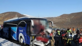 Avtobusla avtomobil toqquşub, 18 nəfər ölüb 