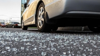 Dayanacağa gedirdi, maşın vurub öldürdü 