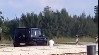 "Gelandewagen” sürücüsü magistral yolda namaz qıldı - VİDEO