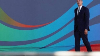 G20 sammitinə qatılan prezidentin halı pisləşdi 