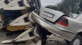 Samuxda ağır qəza: Kombaynla toqquşan maşında polis zabiti və qadın öldü  - FOTO