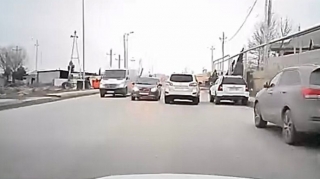 Binəqədidə əks yola çıxan sürücü qəza təhlükəsi yaratdı   - ANBAAN VİDEO