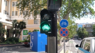 В Баку появились светофоры с дополнительной функцией - ФОТО 