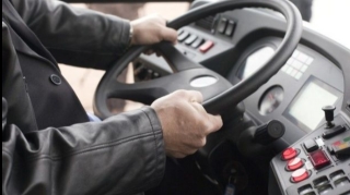 Qaradağda sərnişin avtobusu taksi ilə toqquşdu, xəsarət alanlar var 