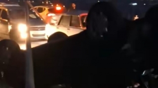 Qubada 3 maşın toqquşdu, biri aşdı - VİDEO 
