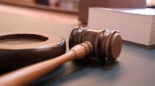 Müştərini öldürən 15 yaşlı satıcının məhkəməsi başlayıb