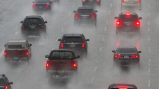 Две госструктуры обратились к участникам дорожного движения в связи с дождливой погодой   - ФОТО