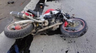 Motosiklet maşınla toqquşdu, sərnişini öldü 