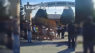 Ucarda “KamAZ”la toqquşan maşın kafenin girişinə çırpıldı, qadın sürücü..   - VİDEO