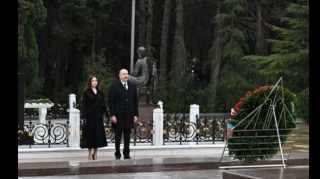 Ильхам Алиев и Мехрибан Алиева посетили могилу общенационального лидера Гейдара Алиева - - ФОТО - ВИДЕО