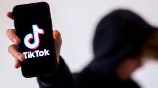 “TikTok” uşaqların psixikasına zərər verməkdə ittiham edilib 