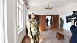 İlham Əliyev Büllbülün ev muzeyini ziyarət edib 