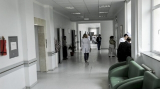 Qonaq gələn 3 yaşlı uşaq dördüncü mərtəbədən yıxılıb