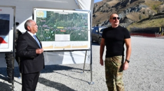 Prezident İlham Əliyev Kəlbəcər-Laçın avtomobil yolunda yeni inşa edilən tunellə tanış olub  - FOTO