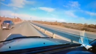 Qadın sürücü qəzaya səbəb oldu; avtomobil körpüyə çırpıldı - FOTO - VİDEO 