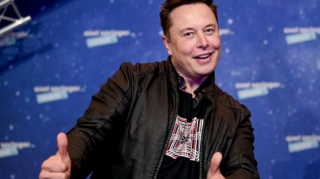 Elon Mask dünyanın ilk triyoneri ola bilər