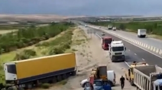 Siyəzəndə yük avtombilləri toqquşdu - VİDEO 