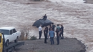 Xaçınçaya gələn seldə "Hyundai"  batıb - FOTO 