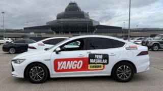 Taksi sürücüsü sükan arxasında yatdı – “Plan 150 manatdır”  - VİDEO