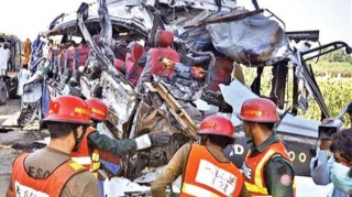 Pakistanda avtobus aşıb: Ölənlər var 