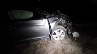 Kürdəmirdə minik avtomobili körpüdən aşdı - FOTO 